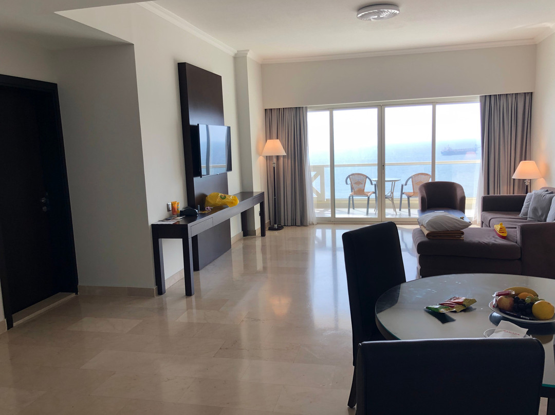 Ramada by Wyndham Beach Hotel Ajman主图