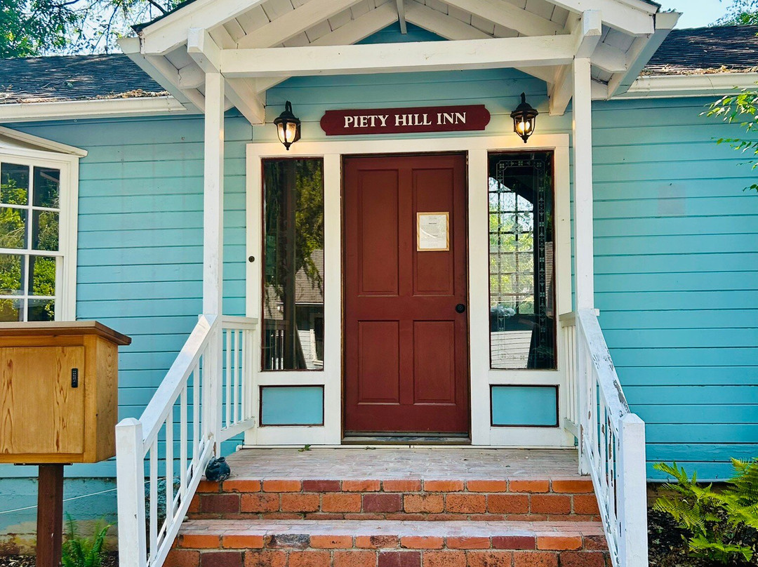 Piety Hill Cottages主图