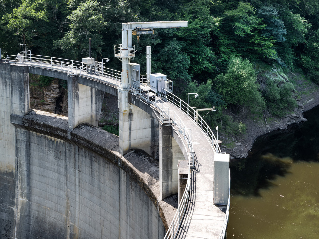 Barrage De La Luzège-Saint-Pantaleon-de-Lapleau必去景点