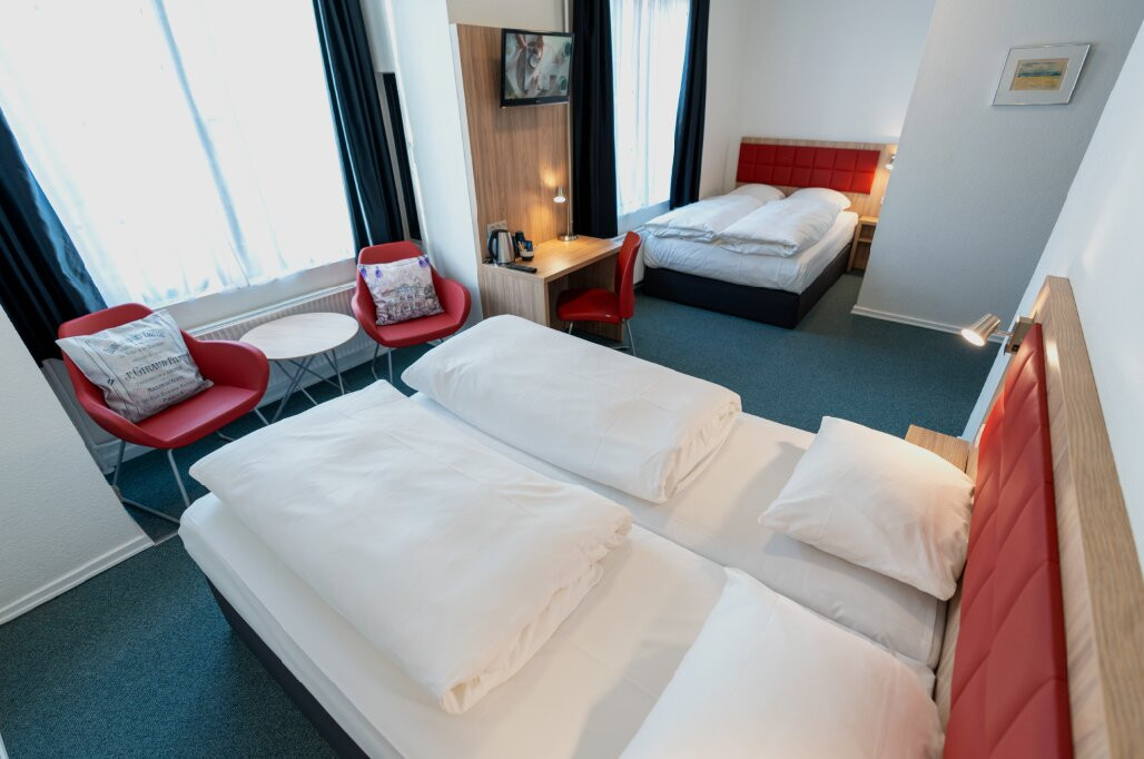 贝斯特韦斯特普林森酒店主图