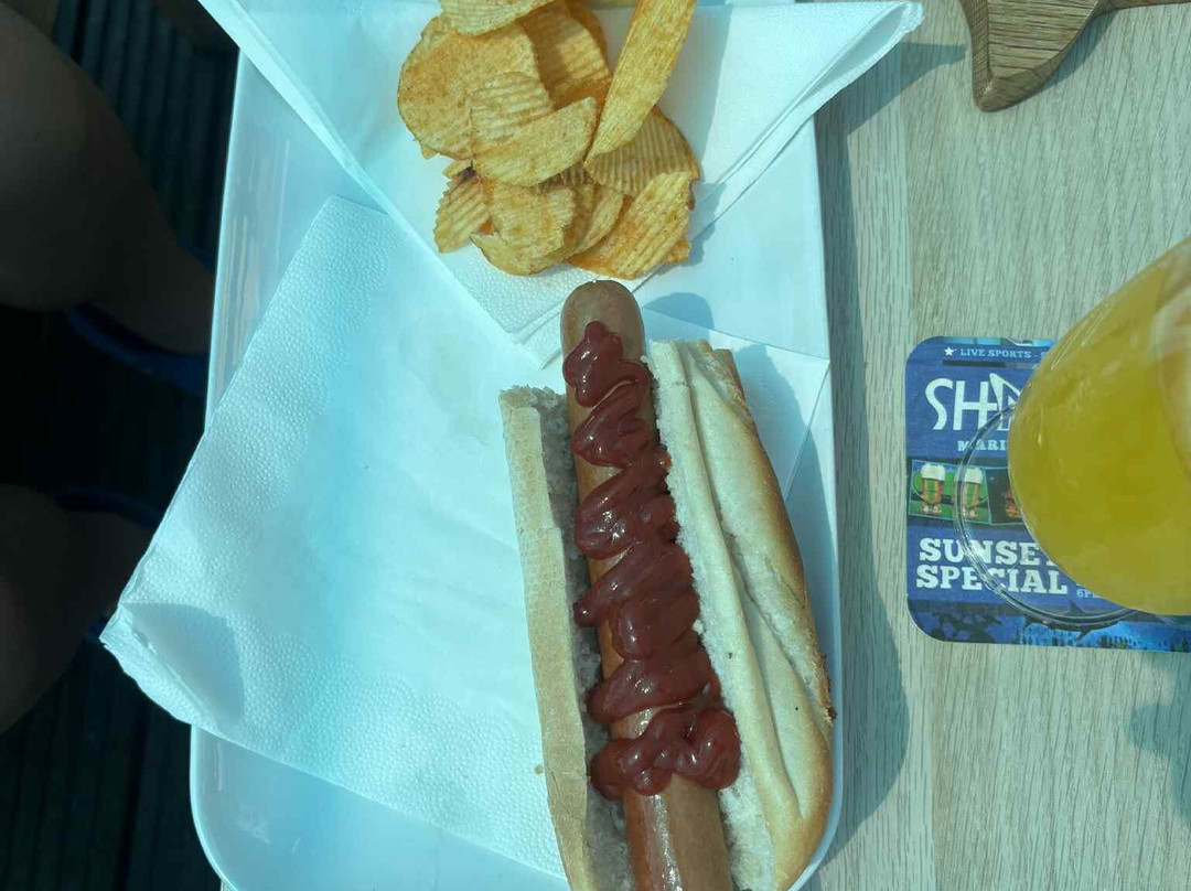 Sharky's Bar-阿尔布赞拉必去景点