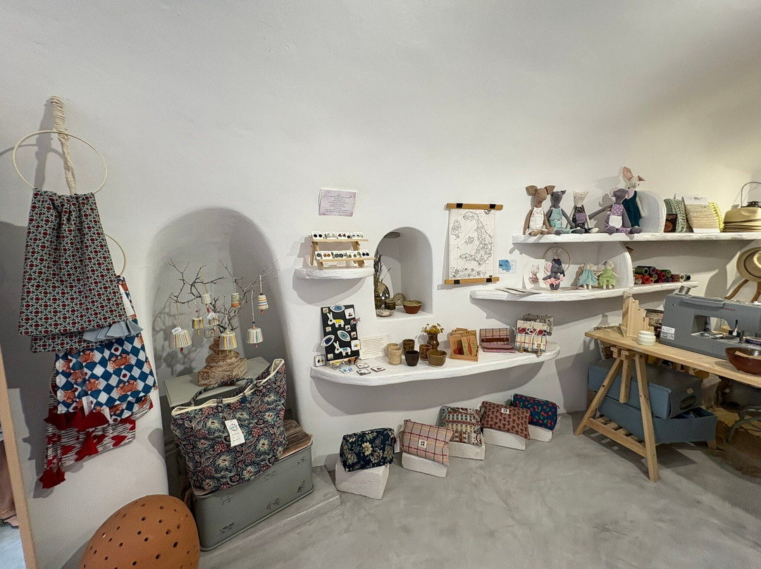 Amoni Jewelry Workshop-Emporio必去景点