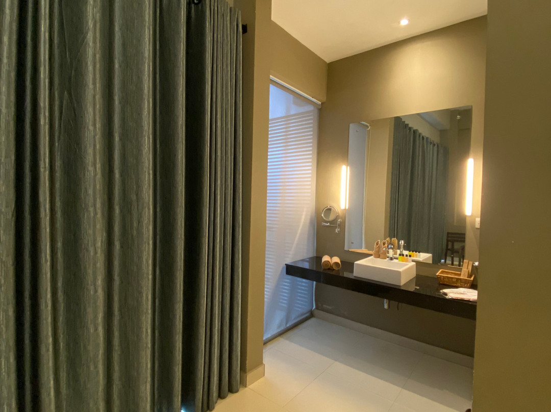 橡树雷茶布什酒店主图