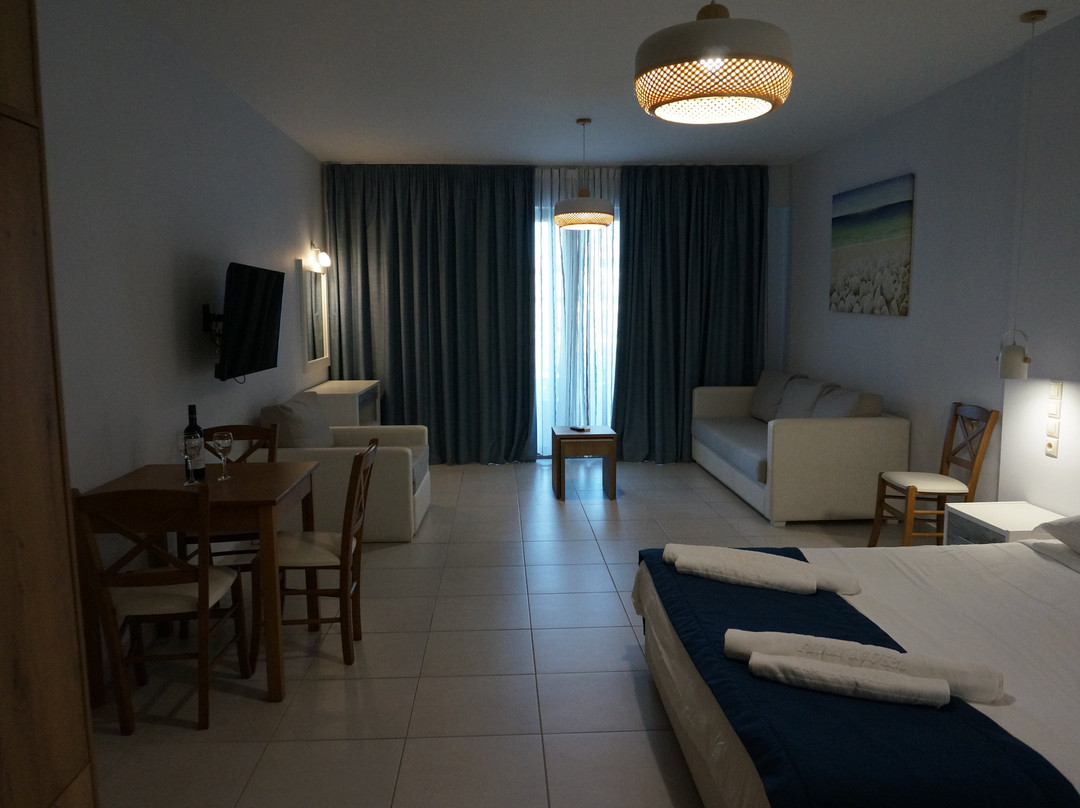 Robolla Beach Aparthotel主图