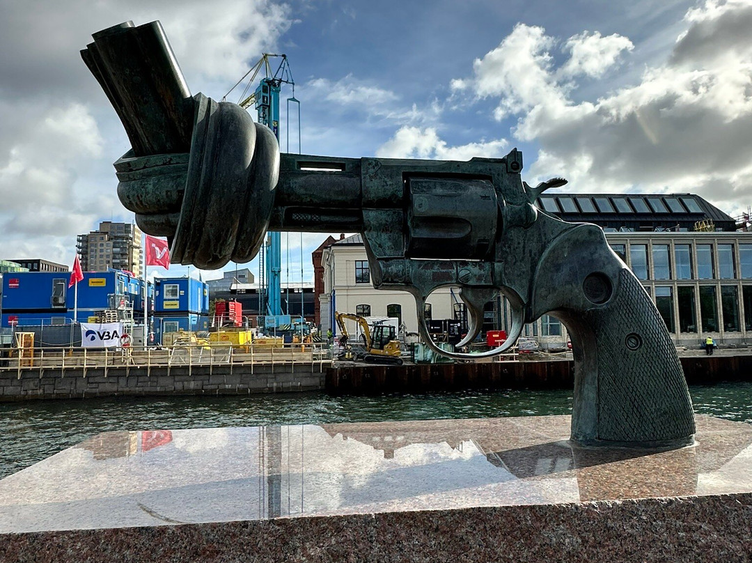 The Knotted Gun-马尔默必去景点