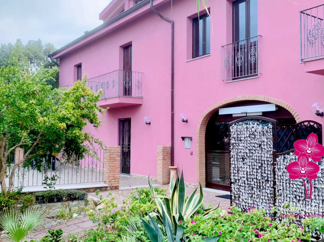 Residenza Locci - Rooms & Apartments