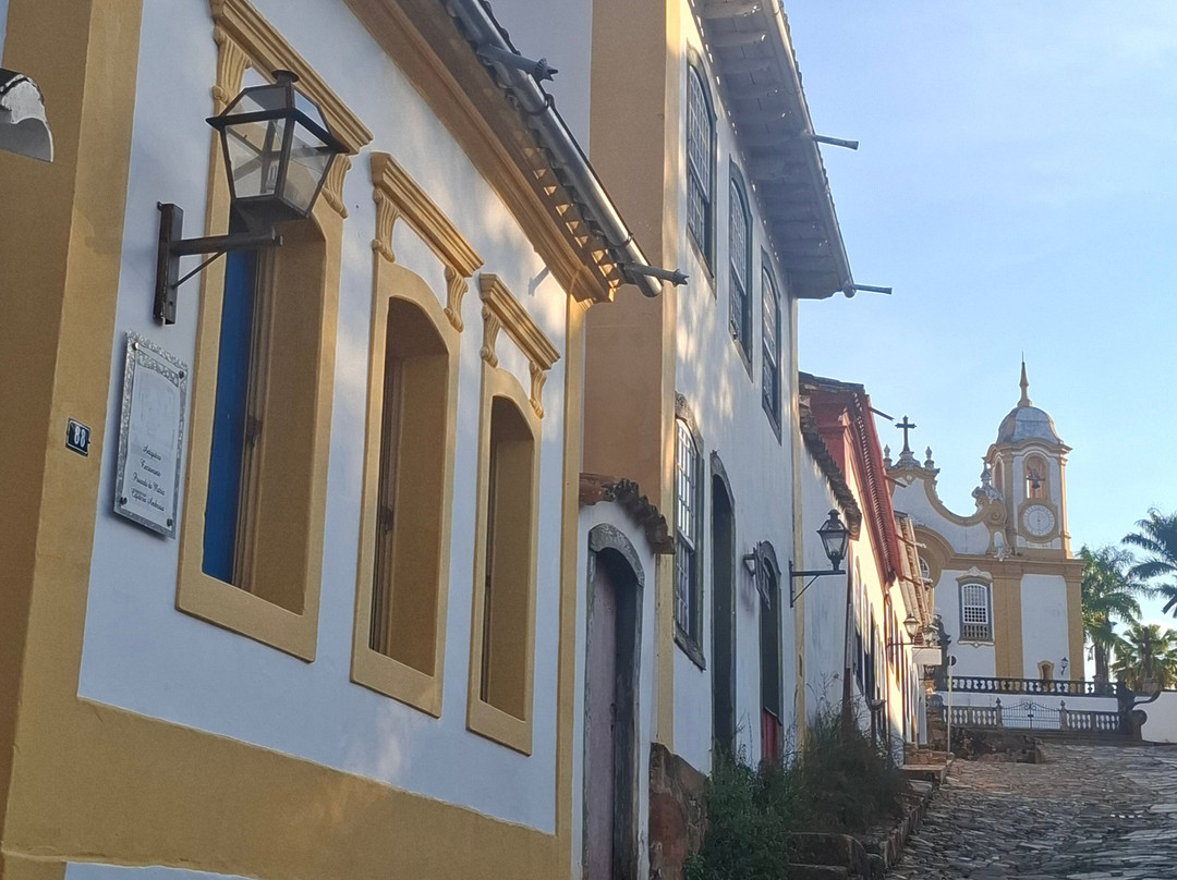 Galeria e Fundação Oscar Araripe-蒂拉登特斯必去景点