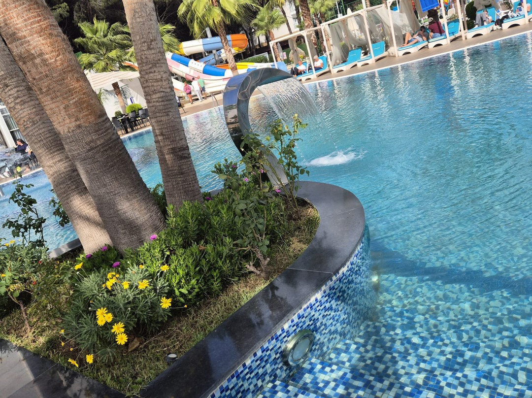 Henry Resort And Spa