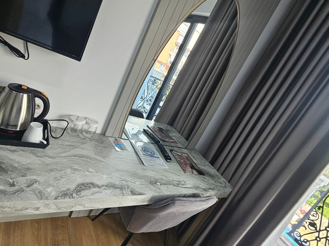 Chimaera Hotel主图