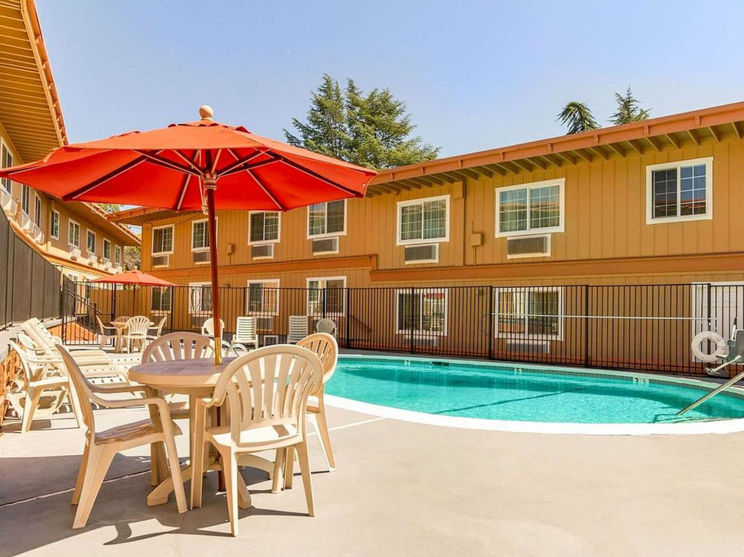 Auburn House Hotel主图