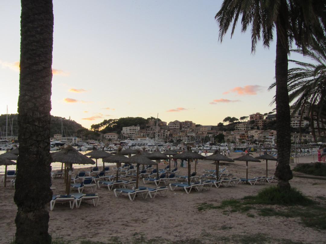 Platja dels Través-索列尔港必去景点