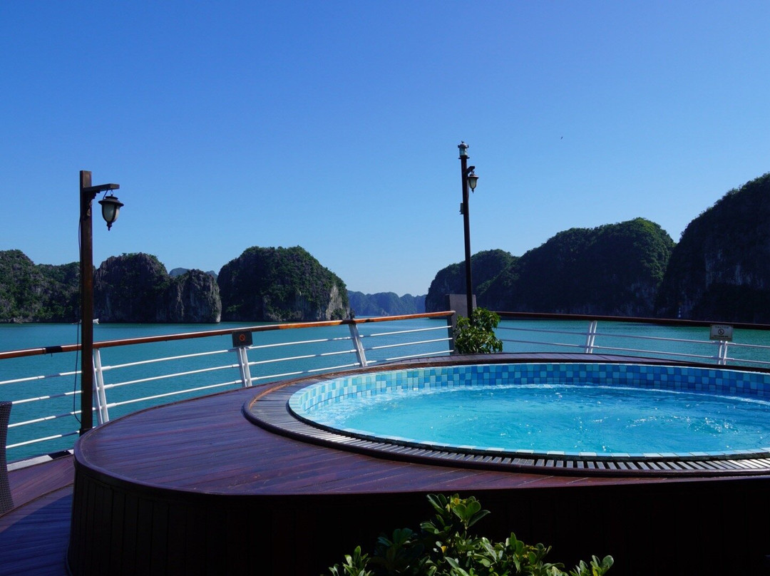 Orchid Cruises-下龙湾必去景点