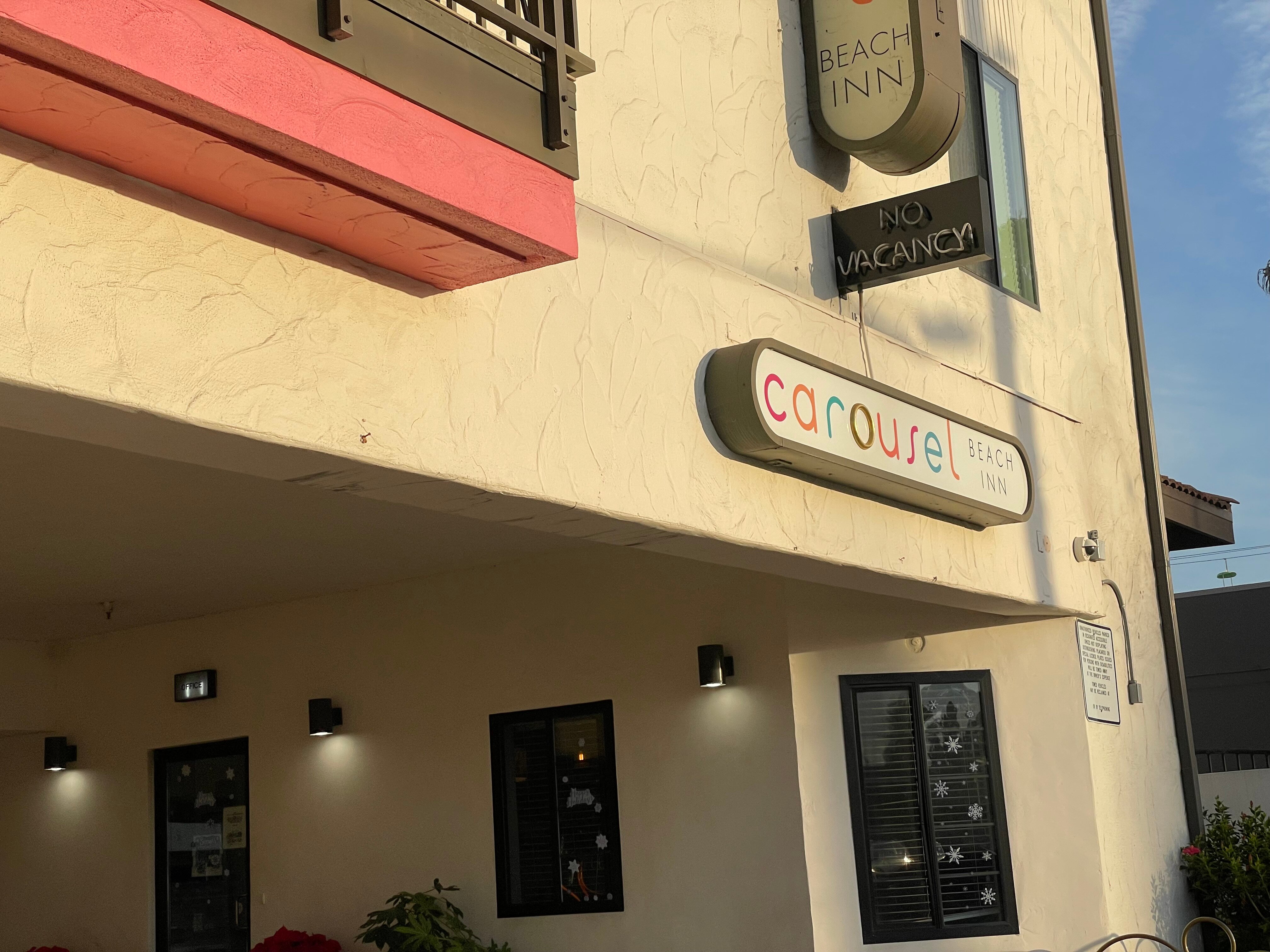 Carousel Beach Inn-官方