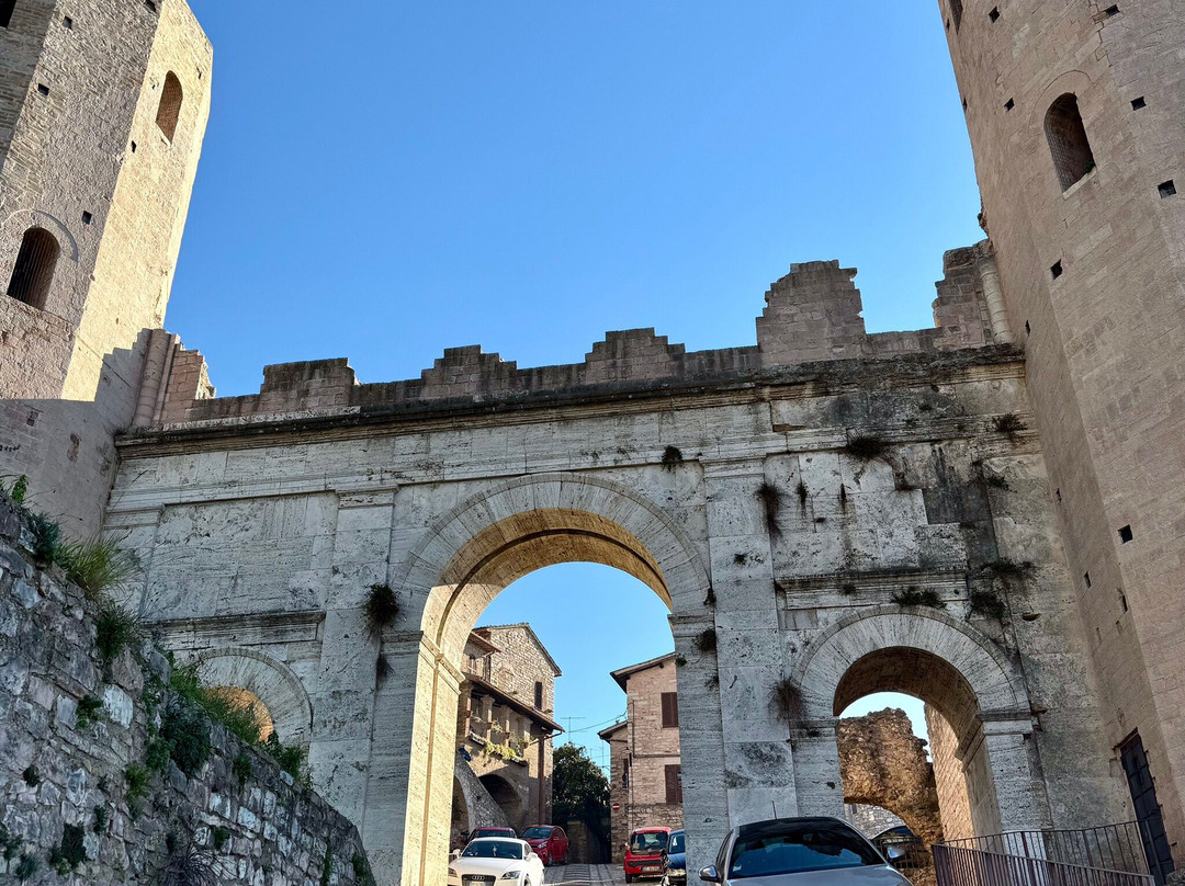 Torri di Properzio e Porta Venere-Spello必去景点