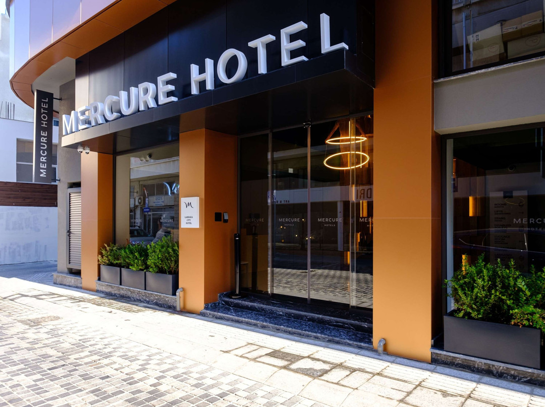 Mercure Larnaka Finikoudes Beach Hotel