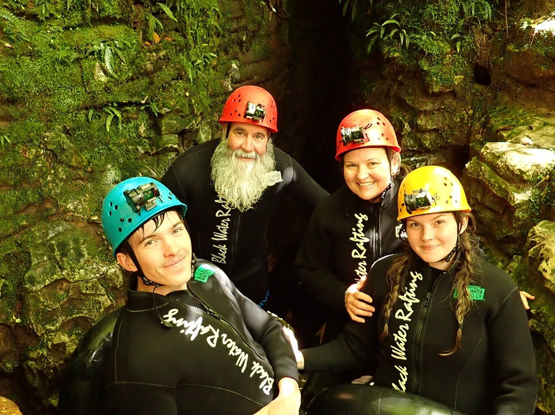 传奇黑水漂流公司-怀托摩洞穴必去景点