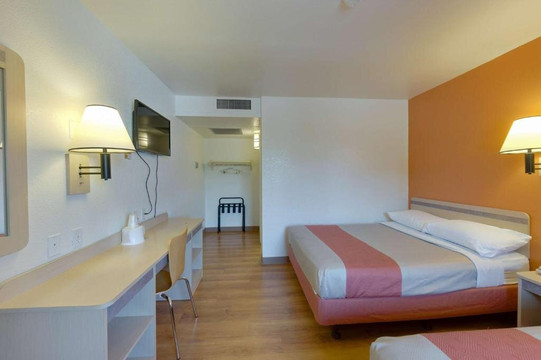 Shasta Vista Inn & Suites