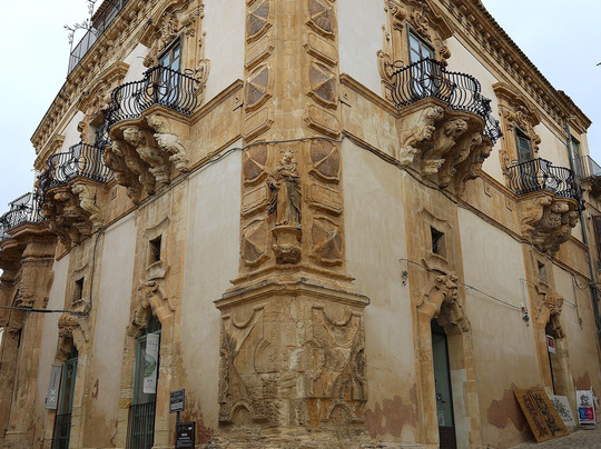 Palazzo Beneventano-希克利必去景点