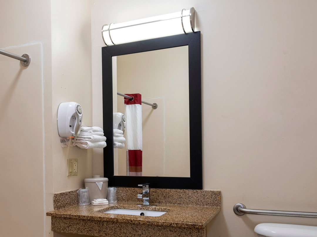 Red Roof Inn & Suites Dover Downtown