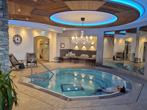 普拉兹霍夫度假酒店主图