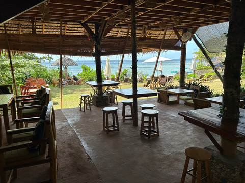 Belle's Beach Bar & Accommodation主图