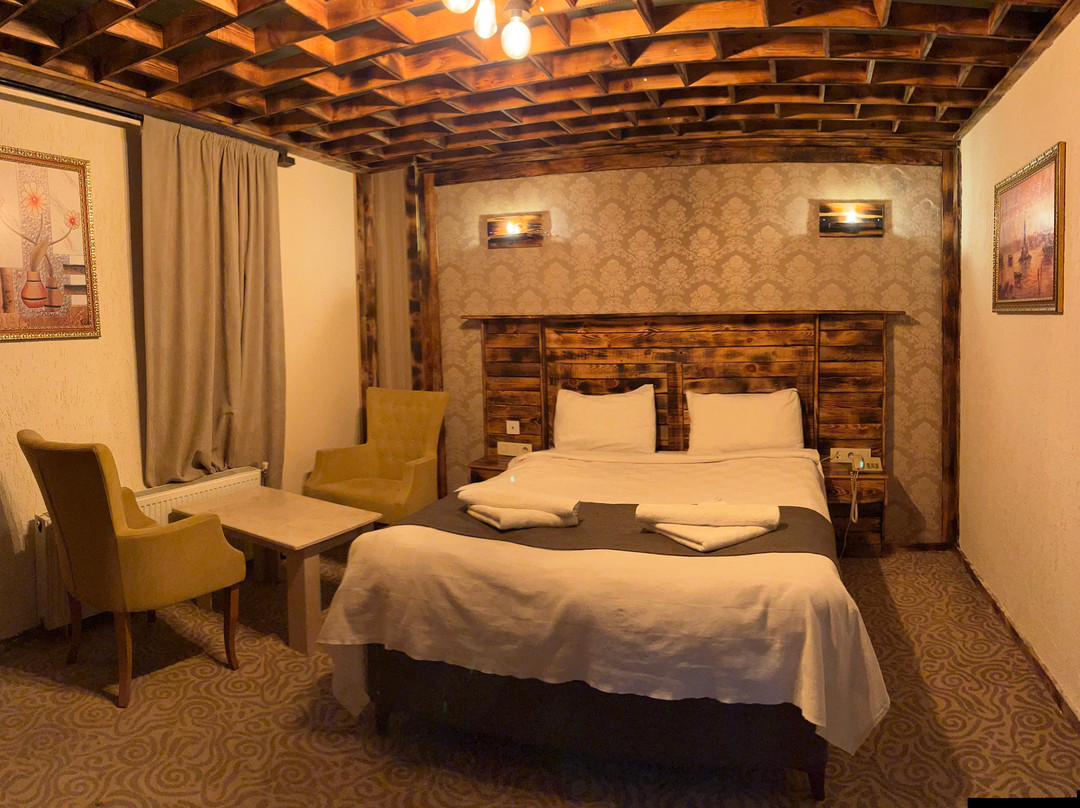 艾迪内尔度假酒店主图