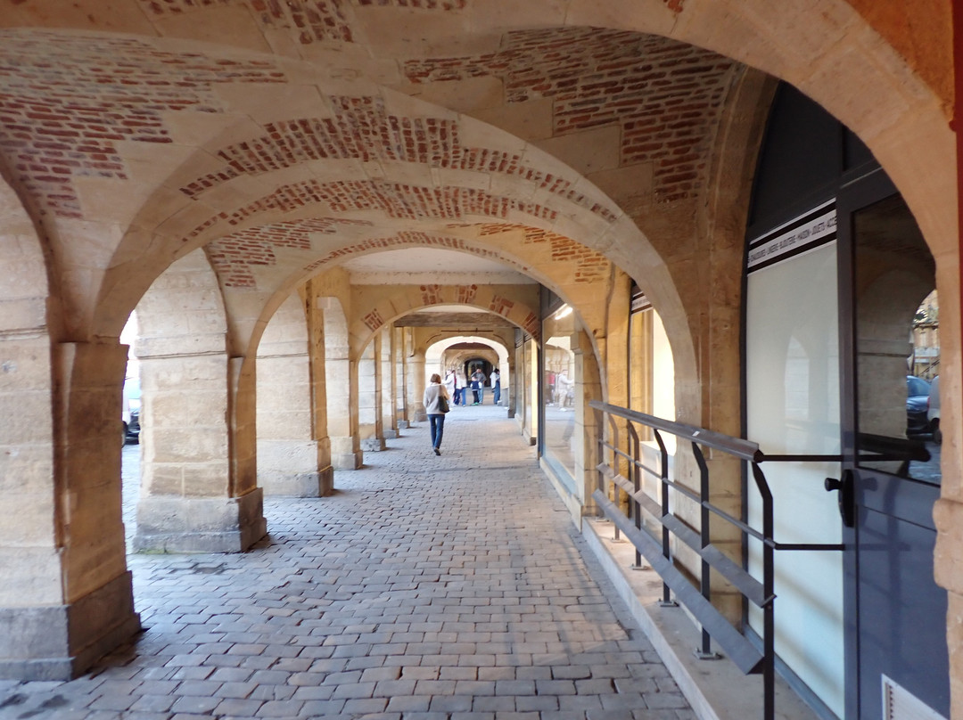 Place Ducale-沙勒维尔梅济耶尔必去景点