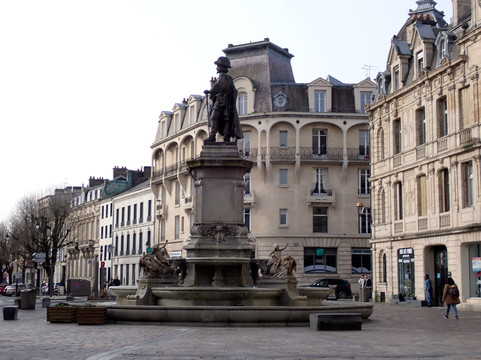 Statue de Charles de Gonzague-沙勒维尔梅济耶尔必去景点