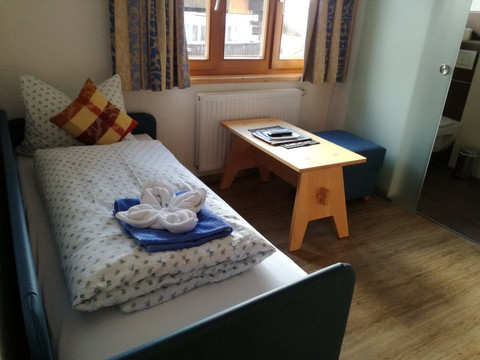 阳光因贝格博加思索夫酒店主图