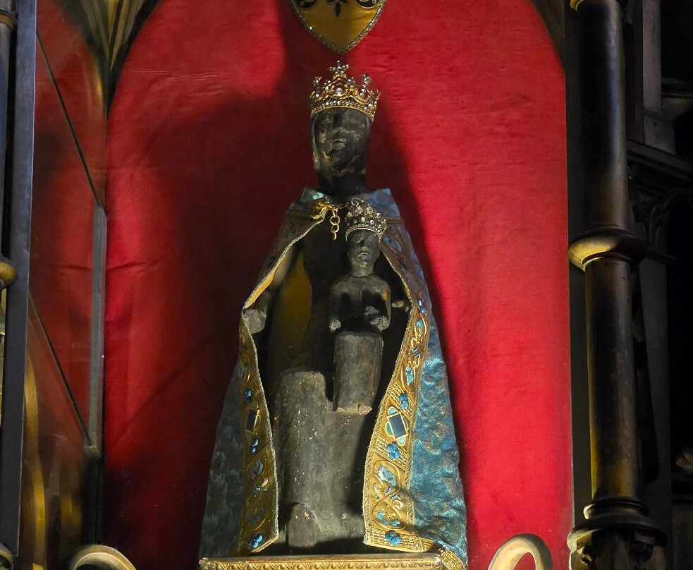 Basilique St-Sauveur-罗卡马杜尔必去景点