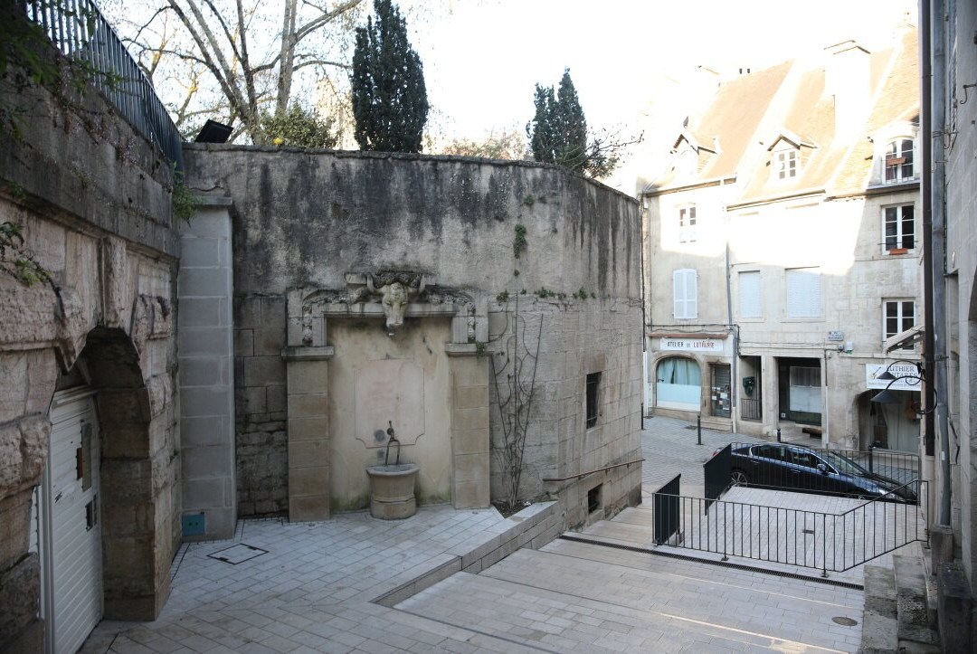 La Fontaine rue des Vieilles Boucheries-多勒必去景点