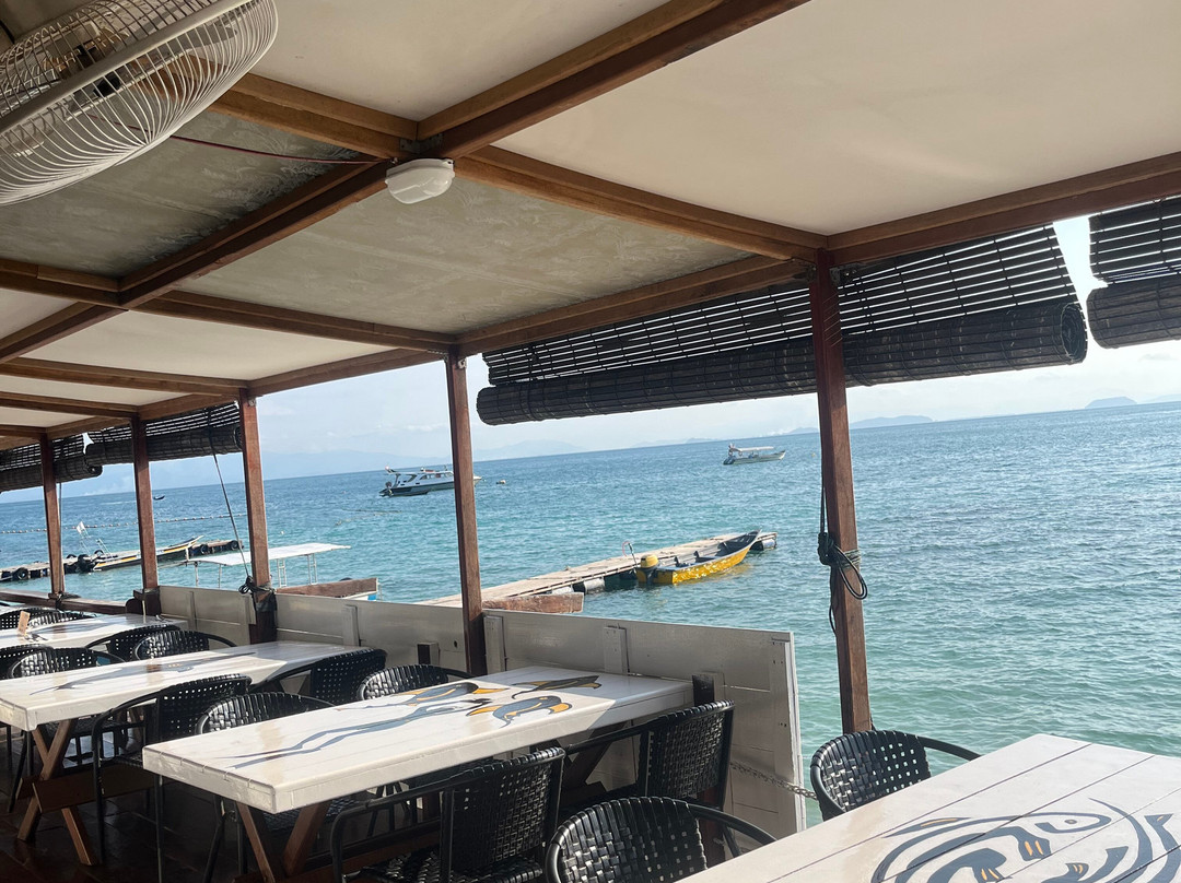 停泊岛海滩箱子旅馆主图