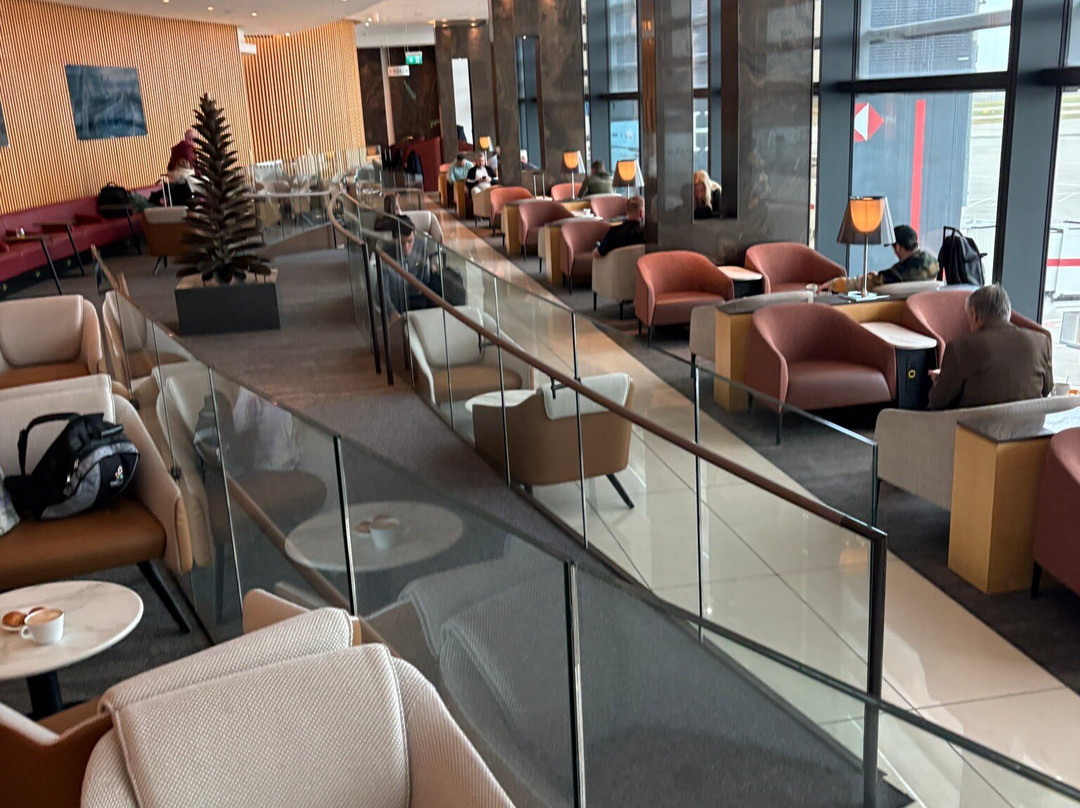 Air Canada Maple Leaf Lounge
