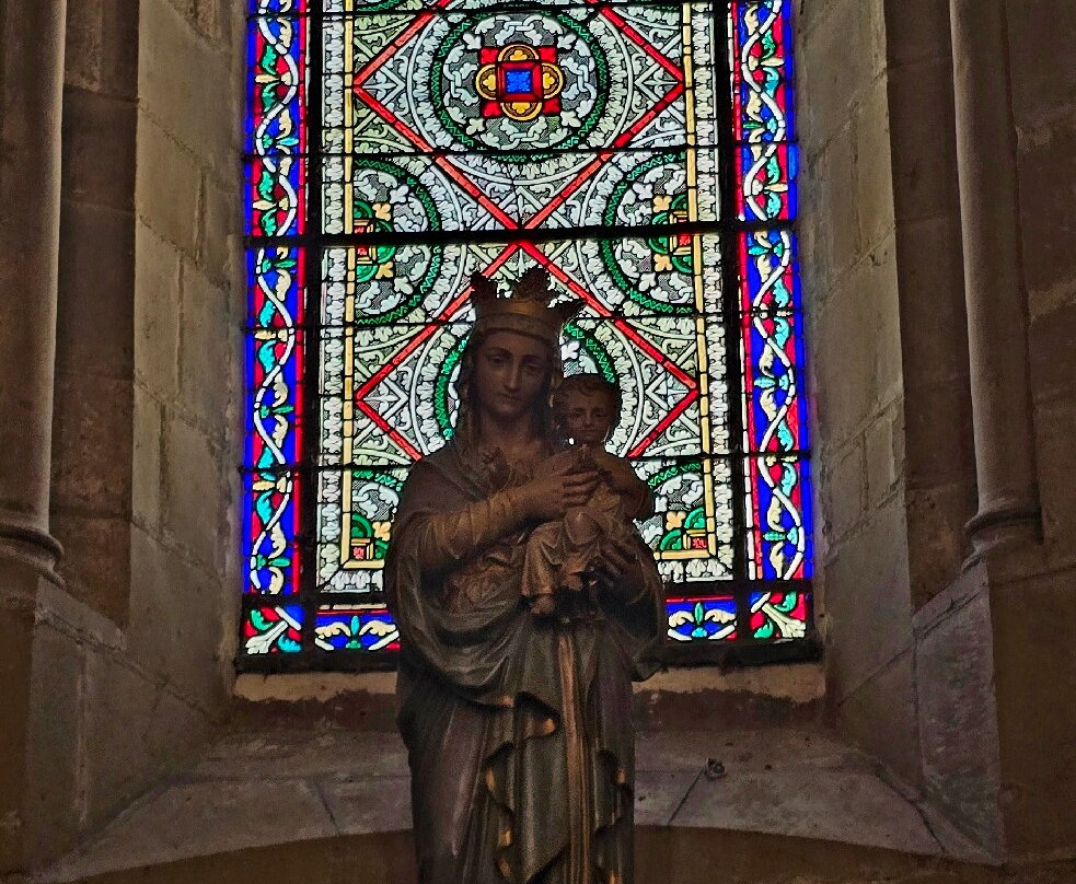 Cathédrale Saint-Apollinaire-瓦朗斯必去景点