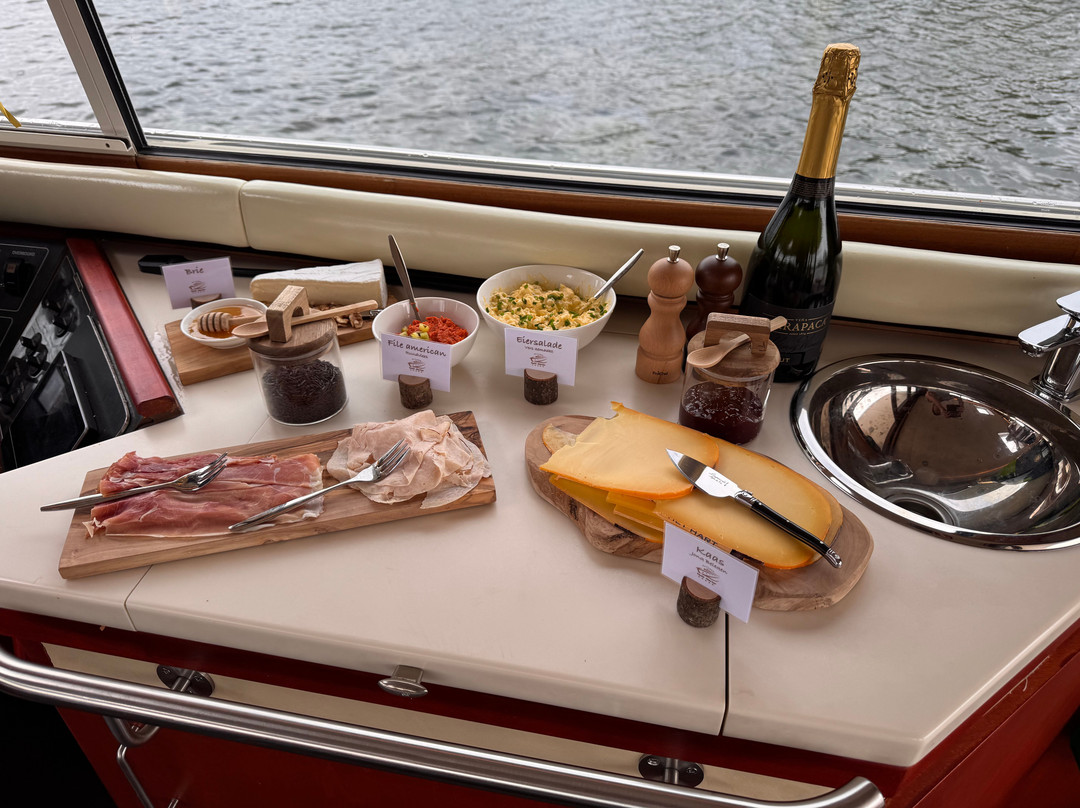 Private Yacht Charter-Alphen必去景点