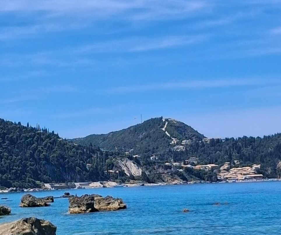 Pefkoulia Beach-Tsoukaladhes必去景点