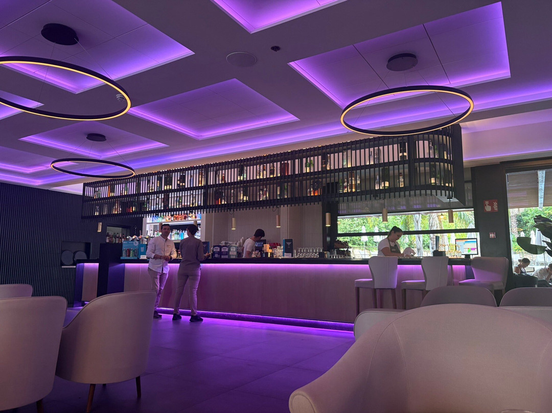 黄金萨劳海岸酒店 - 限成人主图