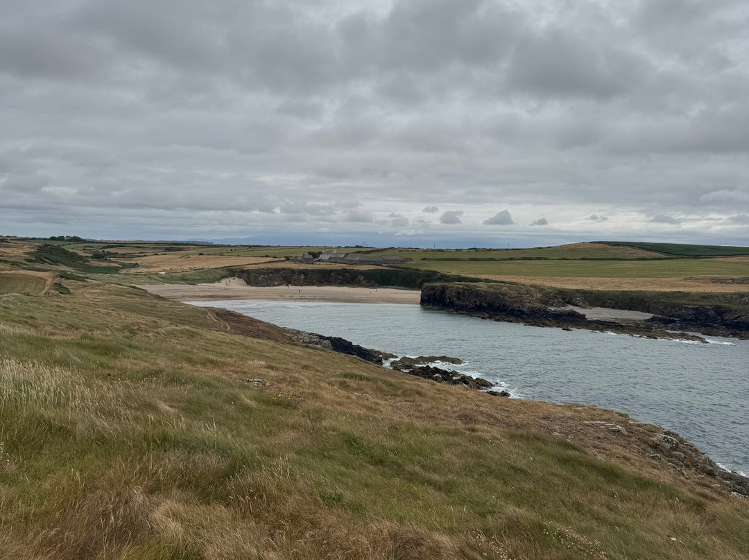 Porth Trecastell-Aberffraw必去景点