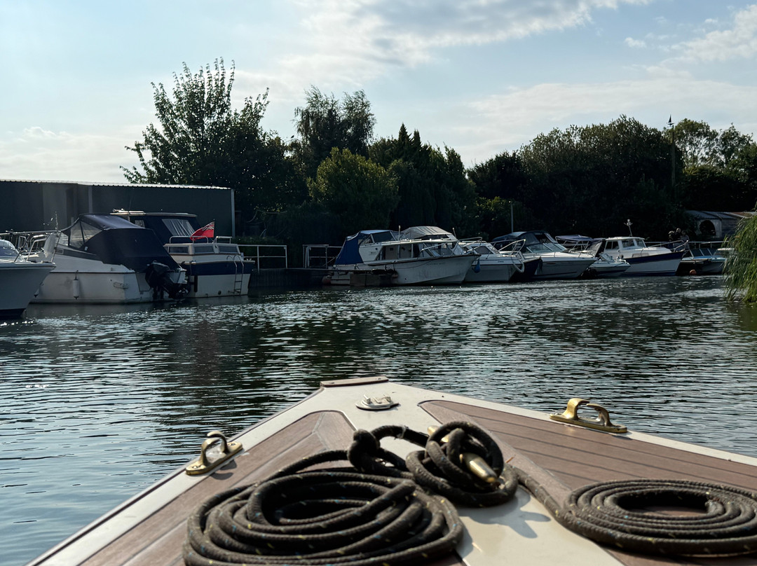 Grove Ferry River Trips-Upstreet必去景点
