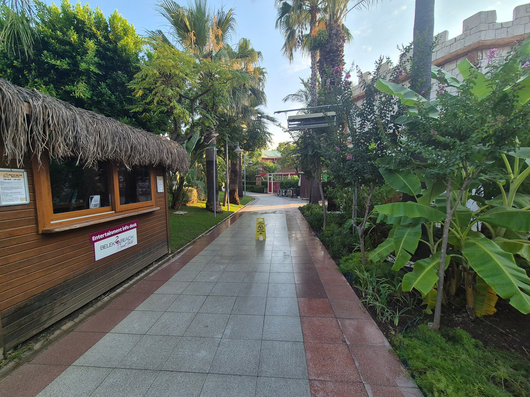 贝莱克海滩度假酒店主图