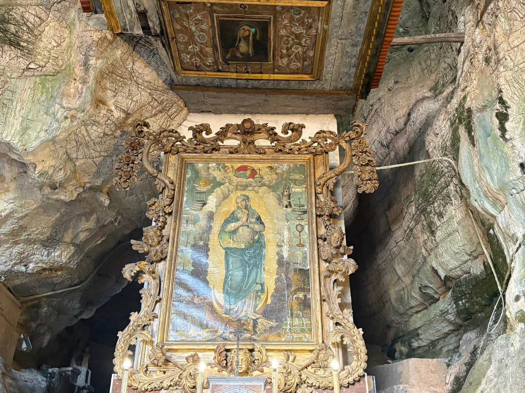 Grotta del Santuario di San Michele Arcangelo-Sant'Angelo a Fasanella必去景点