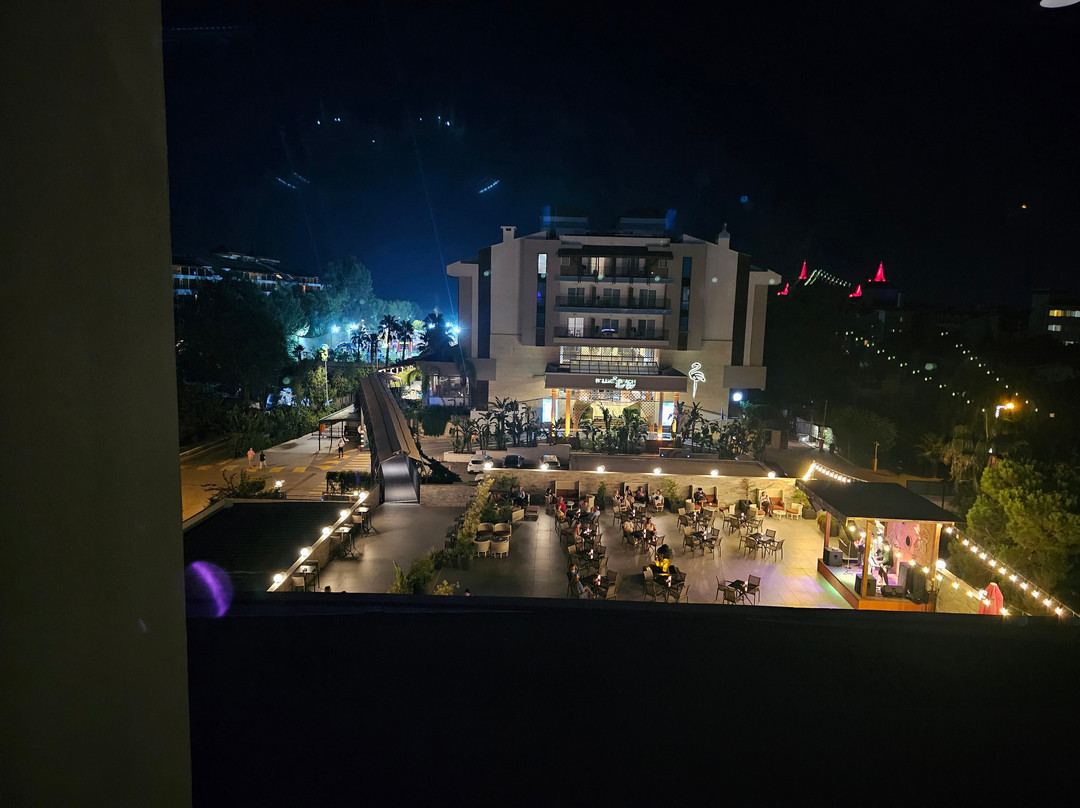 贝莱克海滩度假酒店主图