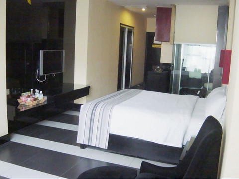 仙龙潭假日酒店主图