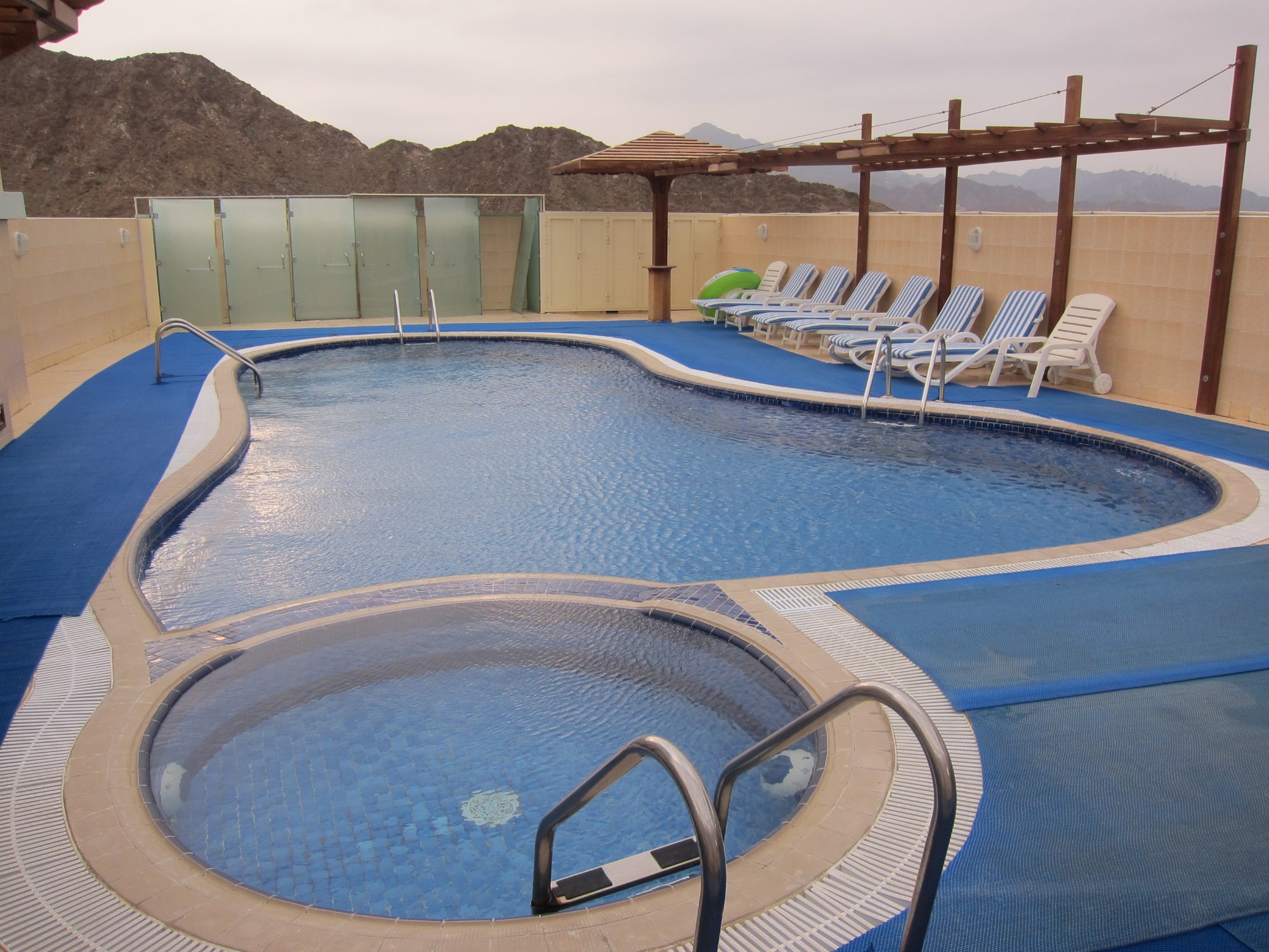 Mirage Hotel Al Aqah-泳池