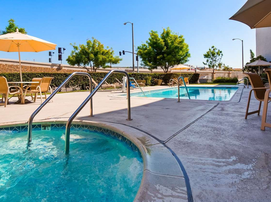 贝斯特韦斯特西柯维纳酒店主图