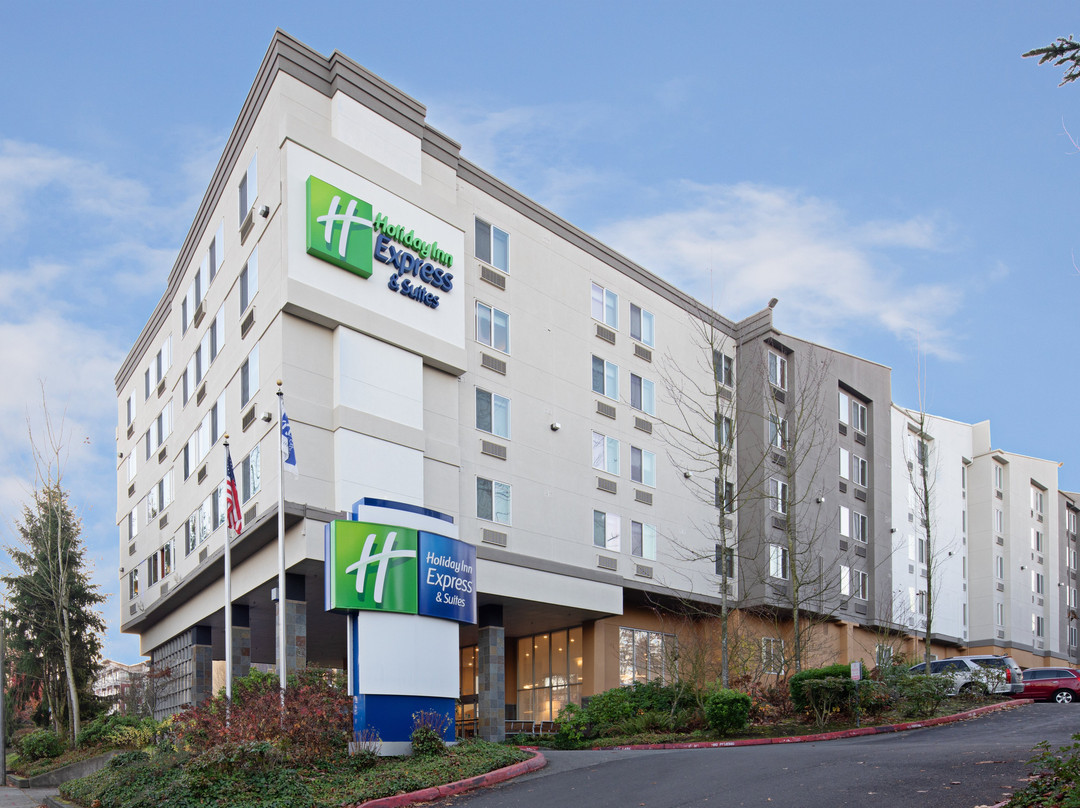 Holiday Inn Express & Suites Seattle-Sea-Tac Airport by IHG