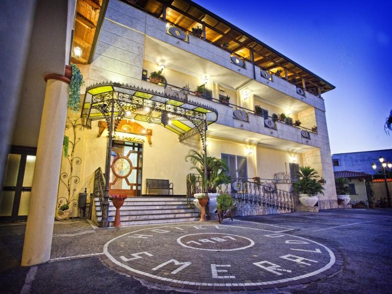 Qualiano酒店住宿-Hotel Smeraldo