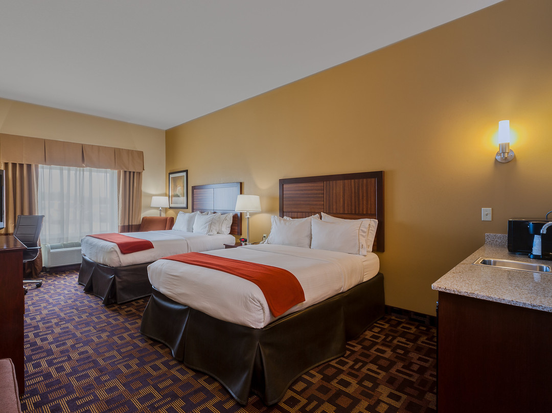 Holiday Inn Express & Suites Salina主图