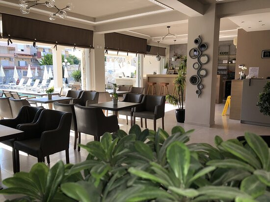 Sarantis Hotel & Studios