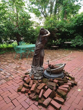 The Daffodale House主图